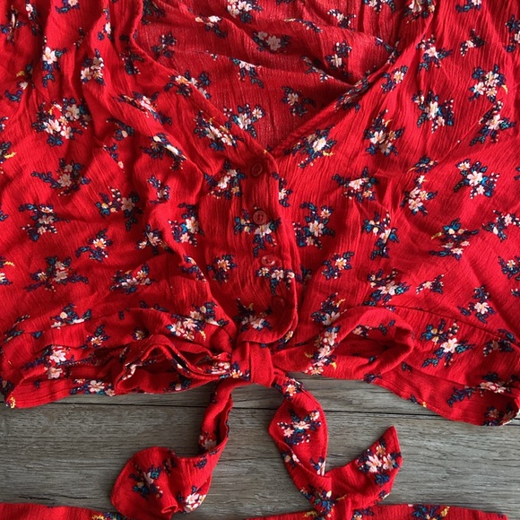 American Eagle | Red Floral Print 2-Piece - Picture 4 of 7